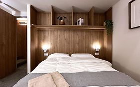 Unique Living Born Apartments & Studios
